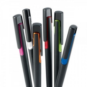  Bolígrafos personalizados originales negros contrastados con detalles a color