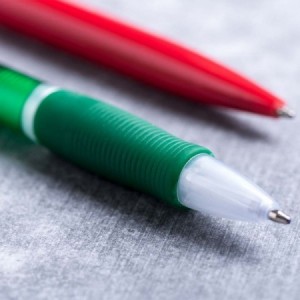  Bolígrafos baratos Top Ventas para publicidad en varios colores para regalos promocionales personalizados